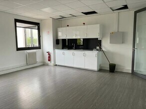 Office in Cergy for lease Interior Photo- Image 1 of 4