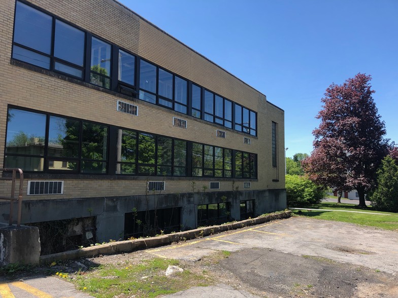 400 Clinton St, Fayetteville, NY for lease - Building Photo - Image 3 of 12