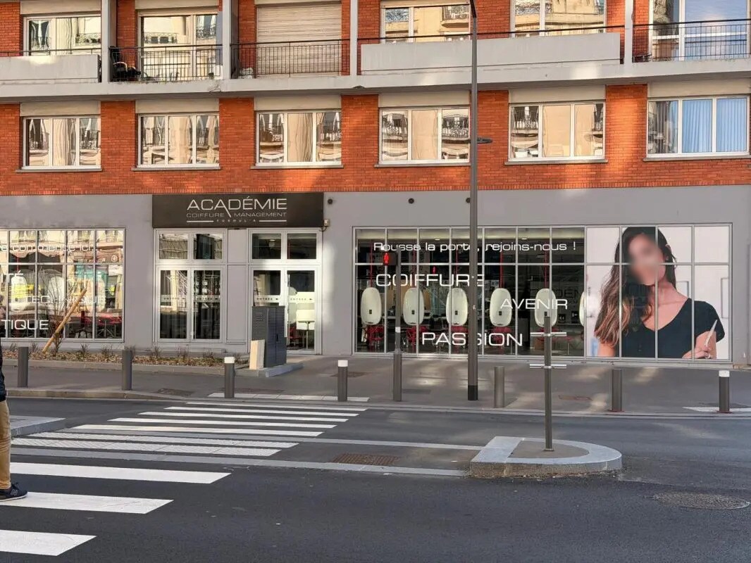 Retail in Lille for lease Building Photo- Image 1 of 8