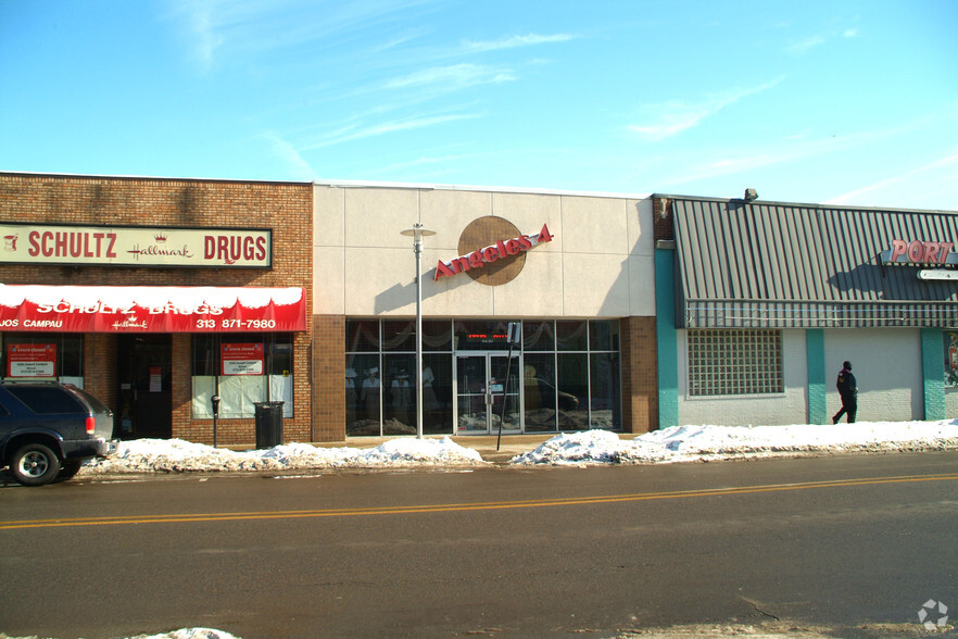 9430-9446 Joseph Campau St, Hamtramck, MI for lease - Building Photo - Image 3 of 4