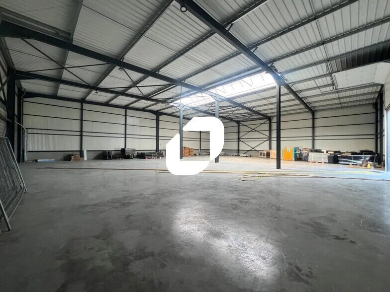 Office in Thélus for lease - Interior Photo - Image 1 of 17