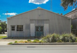 5209 Mccullough Ave, San Antonio, TX for lease Building Photo- Image 2 of 9