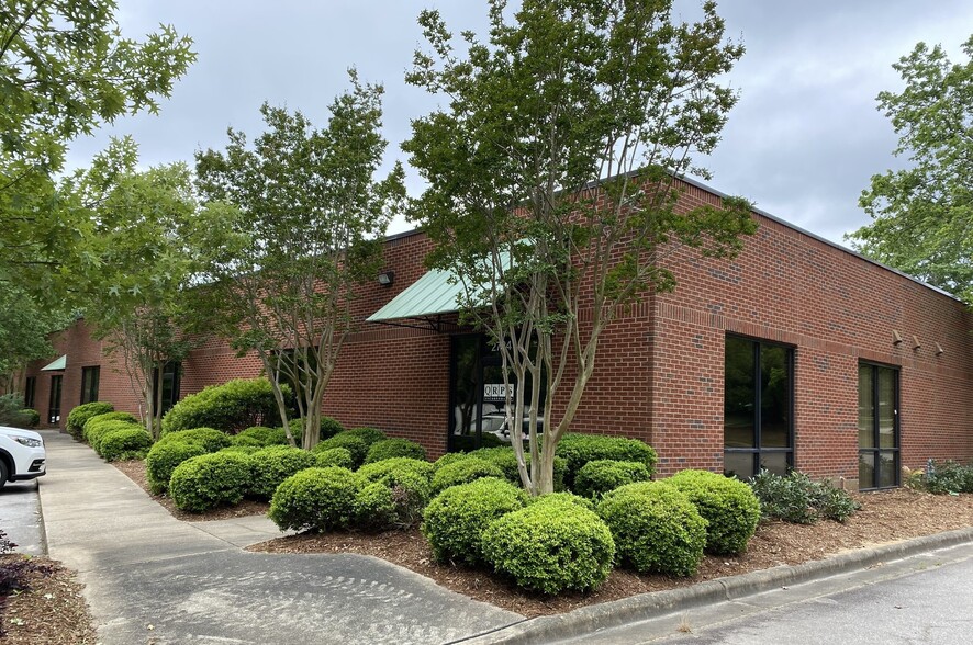 2724 Discovery Dr, Raleigh, NC for lease - Building Photo - Image 1 of 7