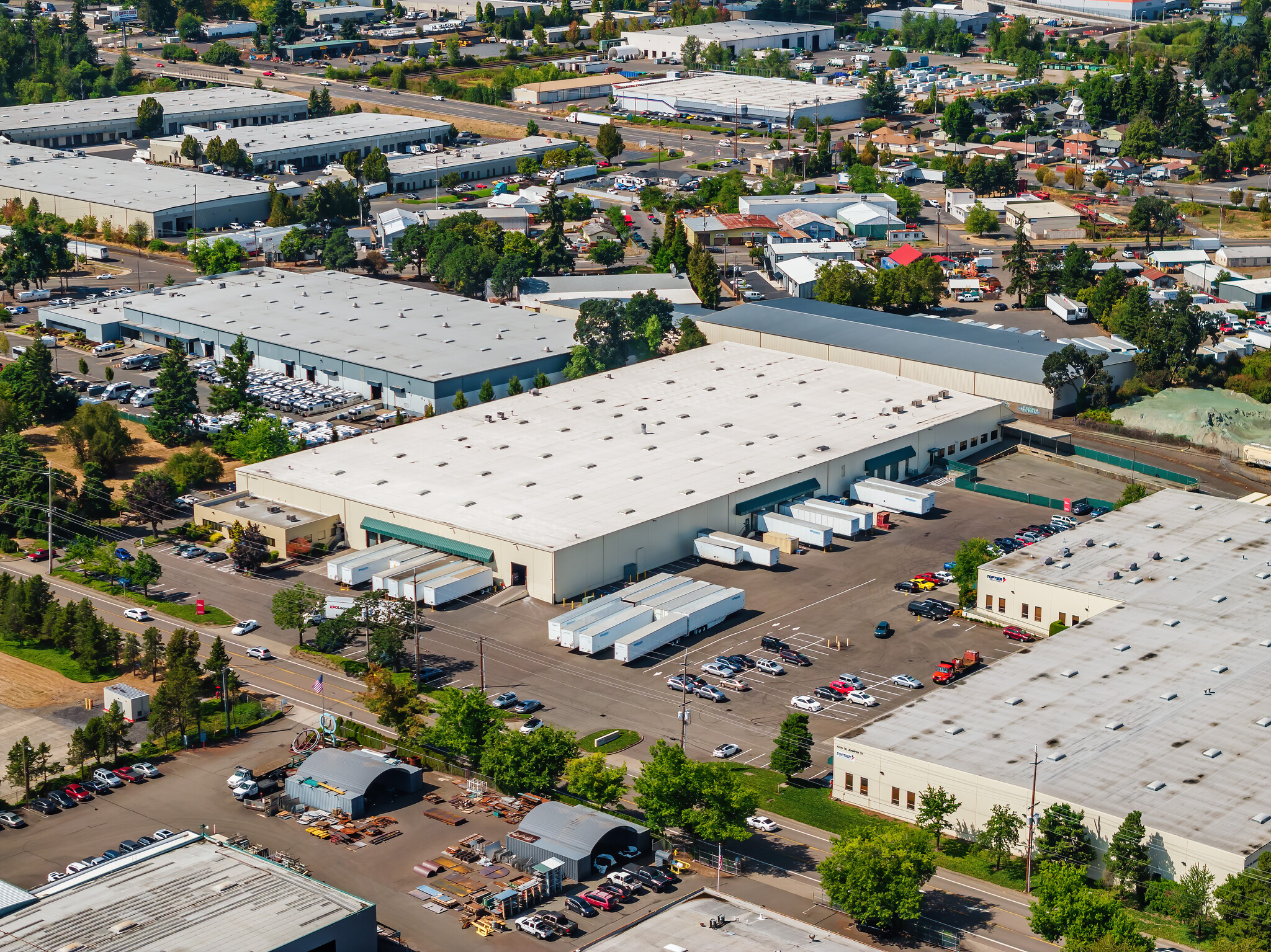 10145 SE Jennifer St, Clackamas, OR for lease Building Photo- Image 1 of 8