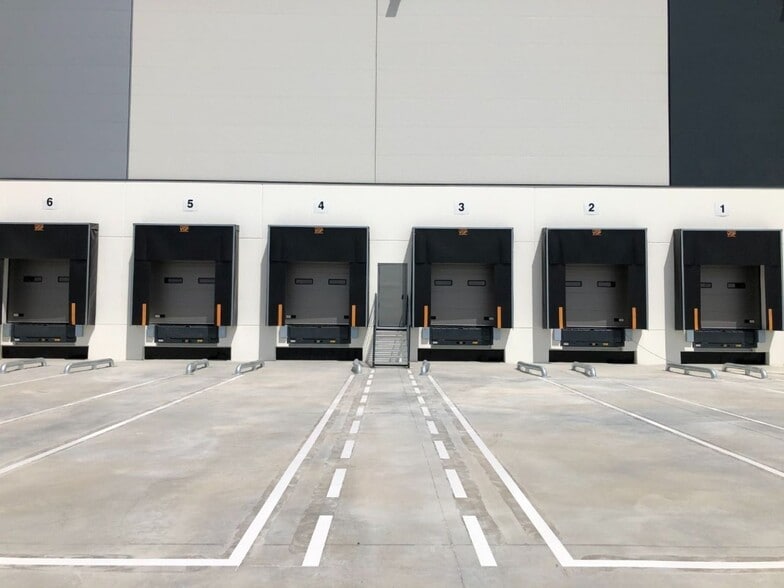 Industrial in Córdoba for lease - Building Photo - Image 3 of 9