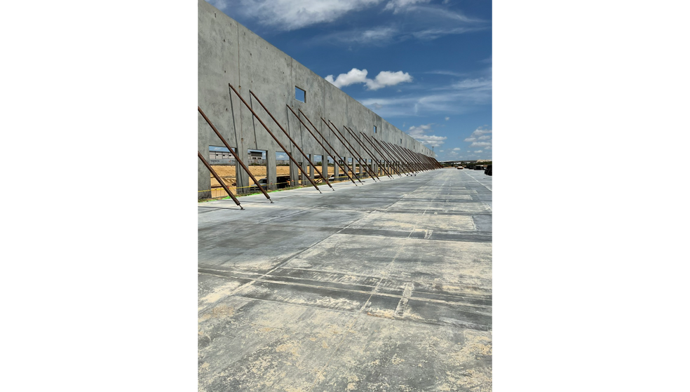 1408 Carriers Dr., Laredo, TX for lease - Building Photo - Image 2 of 3