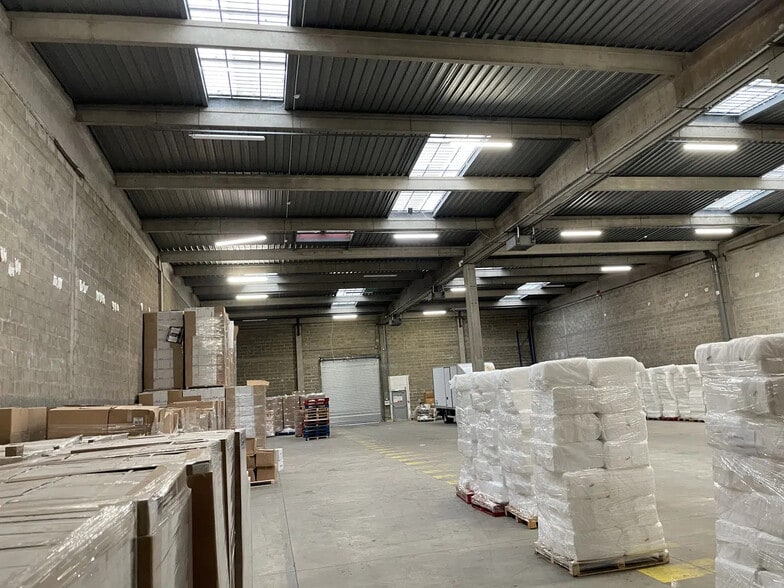 Industrial in Goussainville for lease - Interior Photo - Image 1 of 8