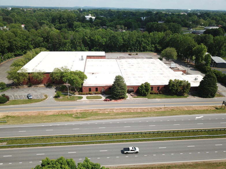 400 National Blvd, Lexington, NC for sale - Building Photo - Image 1 of 8