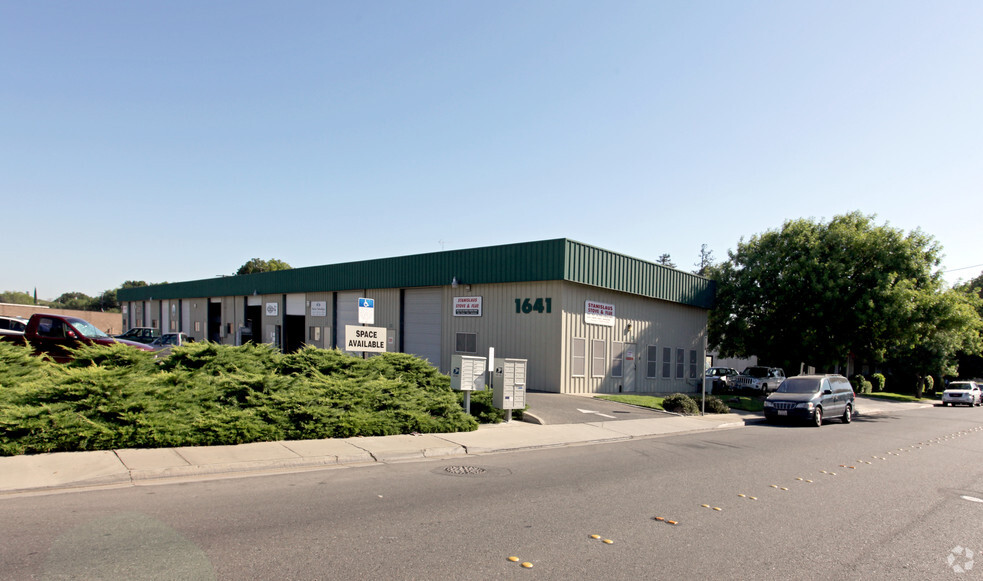 1641 Princeton Ave, Modesto, CA for lease - Primary Photo - Image 1 of 13