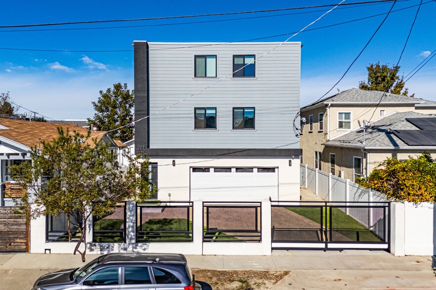 Bring all offers. Flex in Price portfolio of 2 properties for sale on LoopNet.com - Building Photo - Image 3 of 16