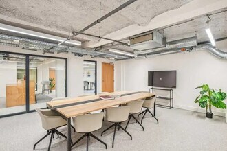 70 Rue De L'Aqueduc, Paris for lease Interior Photo- Image 2 of 5