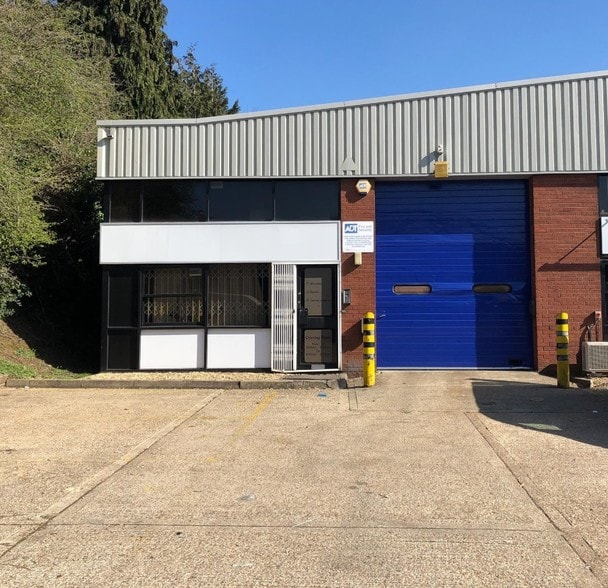 Millbrook Rd W, Southampton for sale - Primary Photo - Image 1 of 1