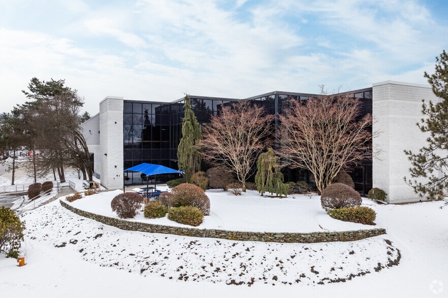 12 Forge Pky, Franklin, MA for sale - Primary Photo - Image 1 of 1