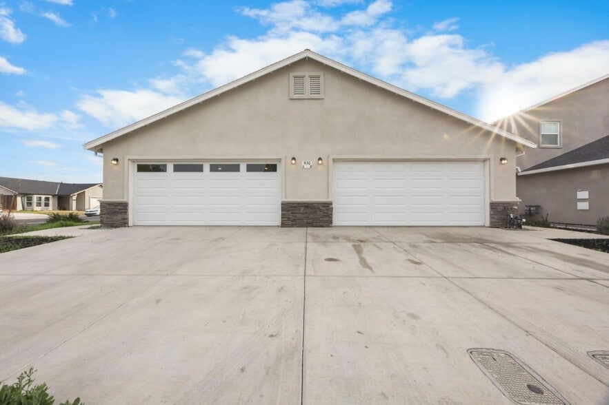 930 W Alameda St, Manteca, CA for sale - Primary Photo - Image 1 of 22