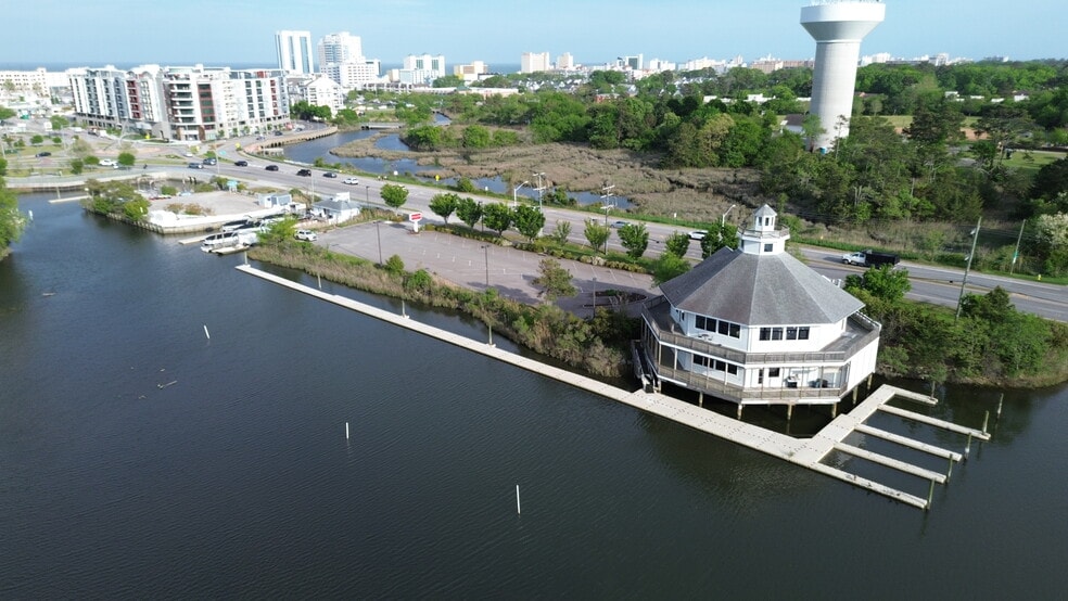 800 Laskin Rd, Virginia Beach, VA for sale - Building Photo - Image 2 of 7