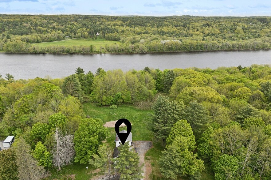 705 Maine Ave, Farmingdale, ME for sale - Building Photo - Image 3 of 20