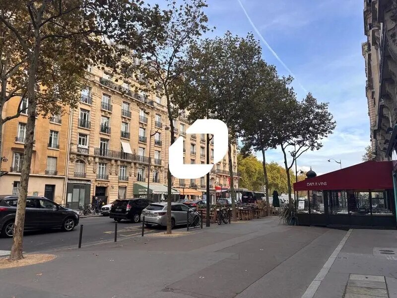Retail in Paris for lease Building Photo- Image 1 of 4