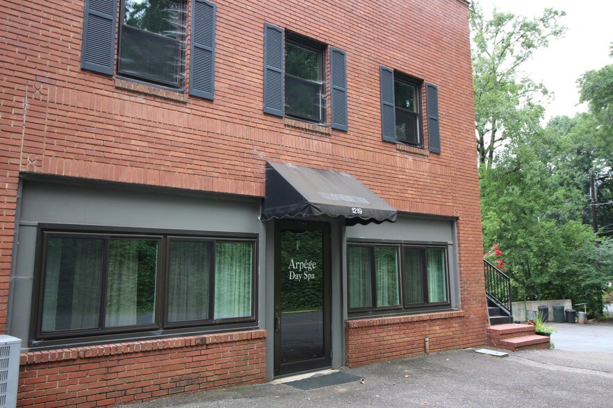 2512 Lynn Rd, Tryon, NC for sale - Primary Photo - Image 1 of 1