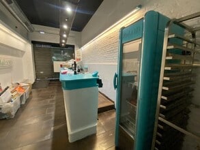 Retail in Barcelona, Barcelona for lease Interior Photo- Image 2 of 7