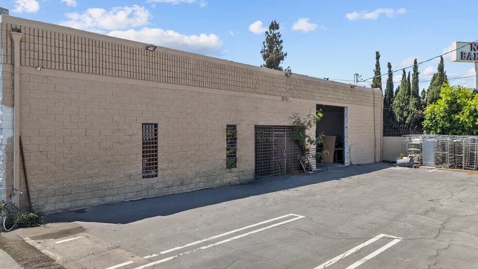 7425 Bellaire Ave, North Hollywood, CA for sale - Building Photo - Image 3 of 7
