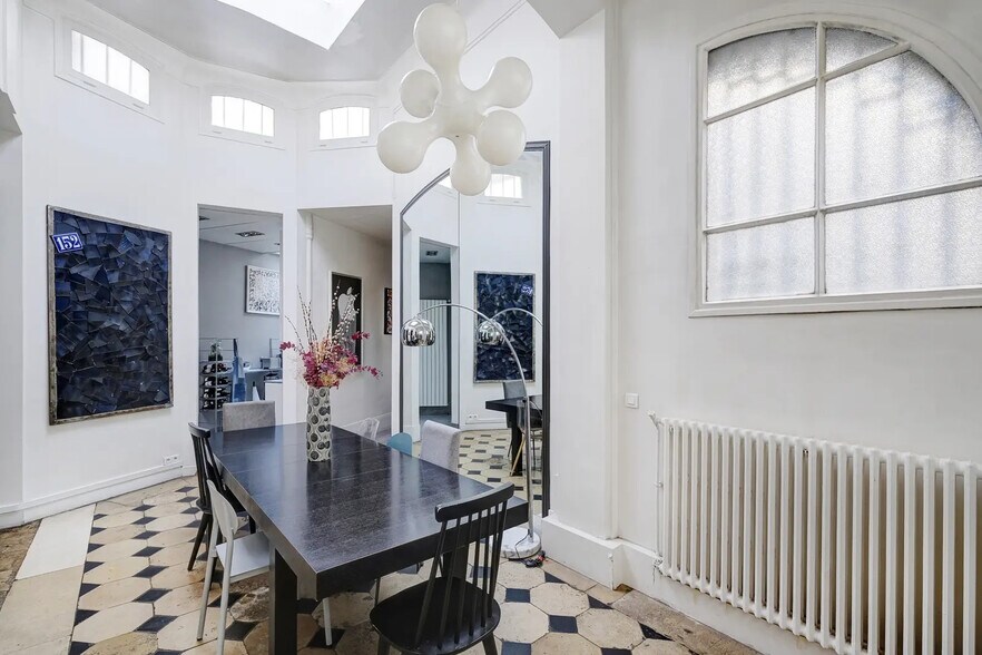 3 Place Du Général Catroux, Paris for sale - Interior Photo - Image 3 of 8