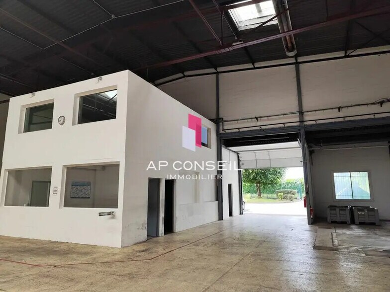 Office in Trappes for lease - Interior Photo - Image 3 of 6