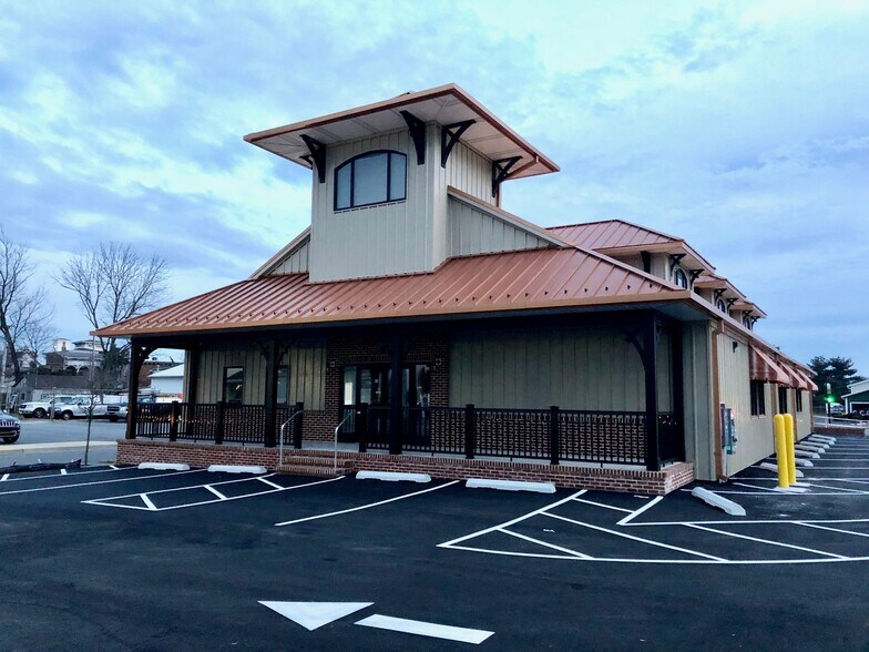 225 W Main St, Middletown, DE for lease - Primary Photo - Image 1 of 6