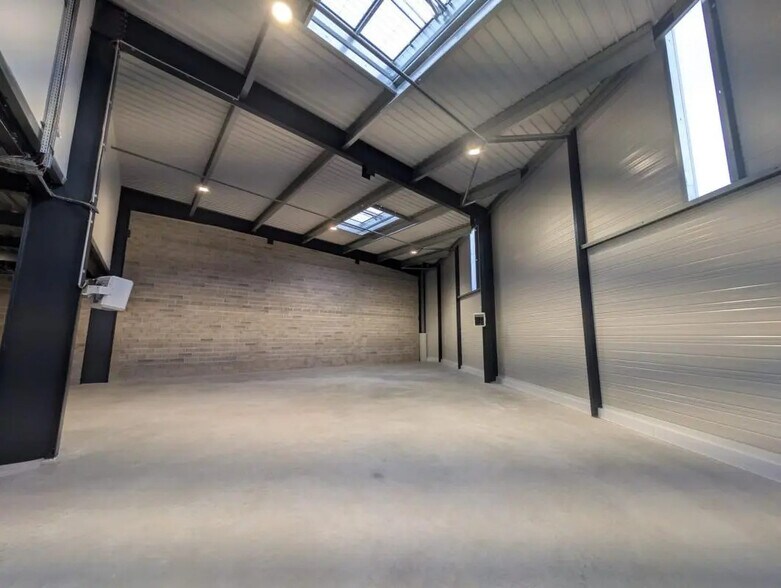 17 Rue Emile Levassor, Les Mureaux for lease - Building Photo - Image 3 of 7