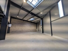 17 Rue Emile Levassor, Les Mureaux for lease Building Photo- Image 2 of 6