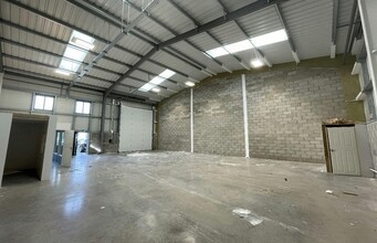 Units 1-4 Diamond Way, Stone for lease Interior Photo- Image 2 of 2