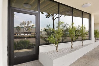 13048-13052 Hawthorne Blvd, Hawthorne, CA for lease Interior Photo- Image 2 of 4