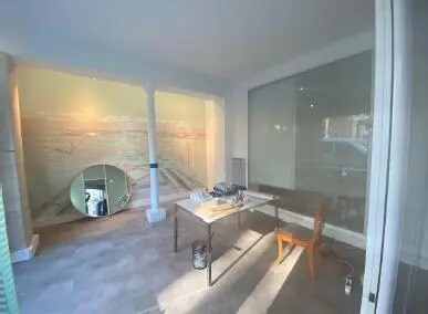 Retail in Paris for lease - Interior Photo - Image 2 of 9