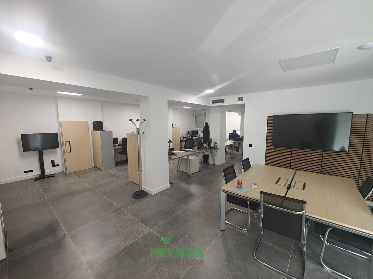 Madrid, MAD 28024 - Unit 01 - - Interior Photo - Image 2 of 11