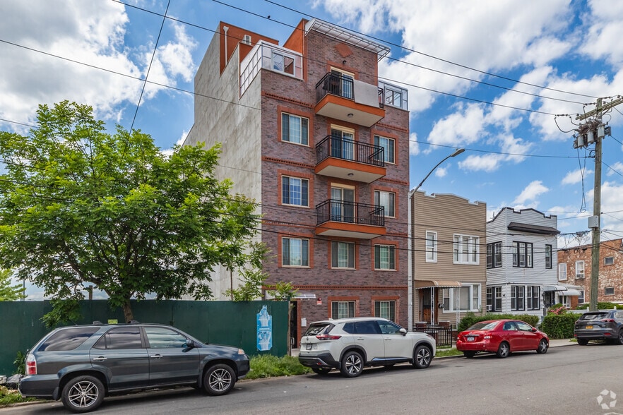 2556 97th St, East Elmhurst, NY for sale - Primary Photo - Image 1 of 5