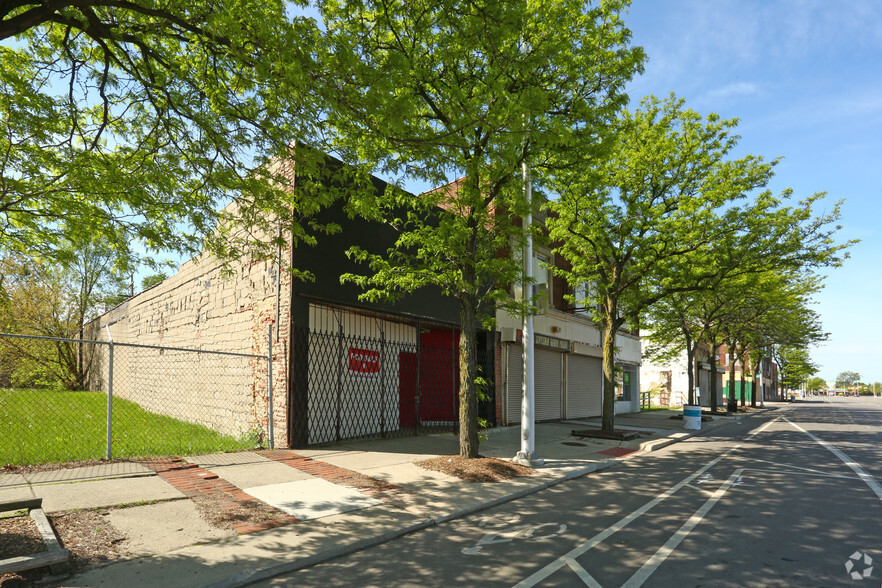 14326-14332 E Jefferson Ave, Detroit, MI for sale - Building Photo - Image 2 of 5