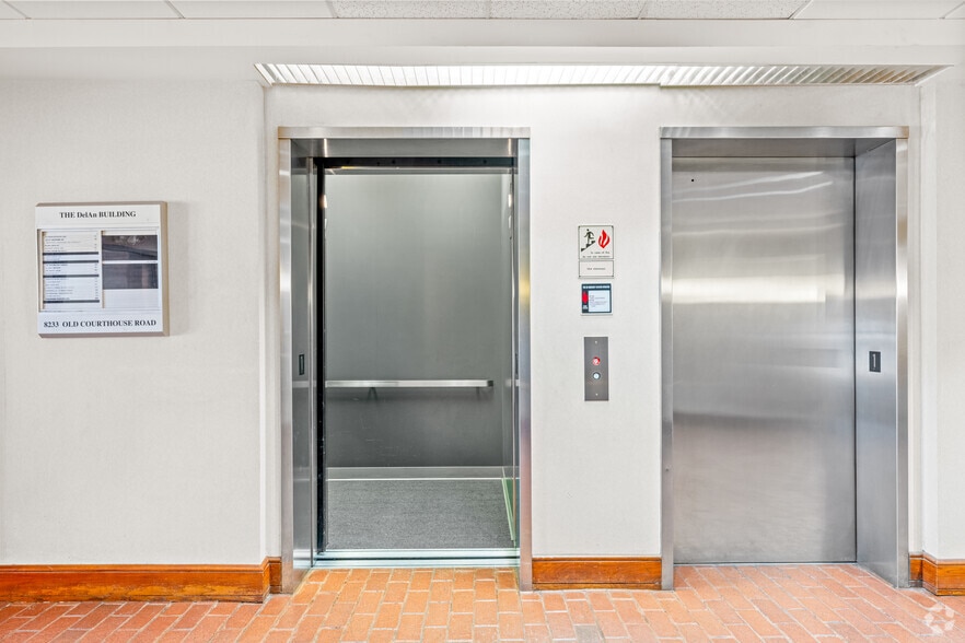 8233 Old Courthouse Rd, Vienna, VA for sale - Interior Photo - Image 2 of 17