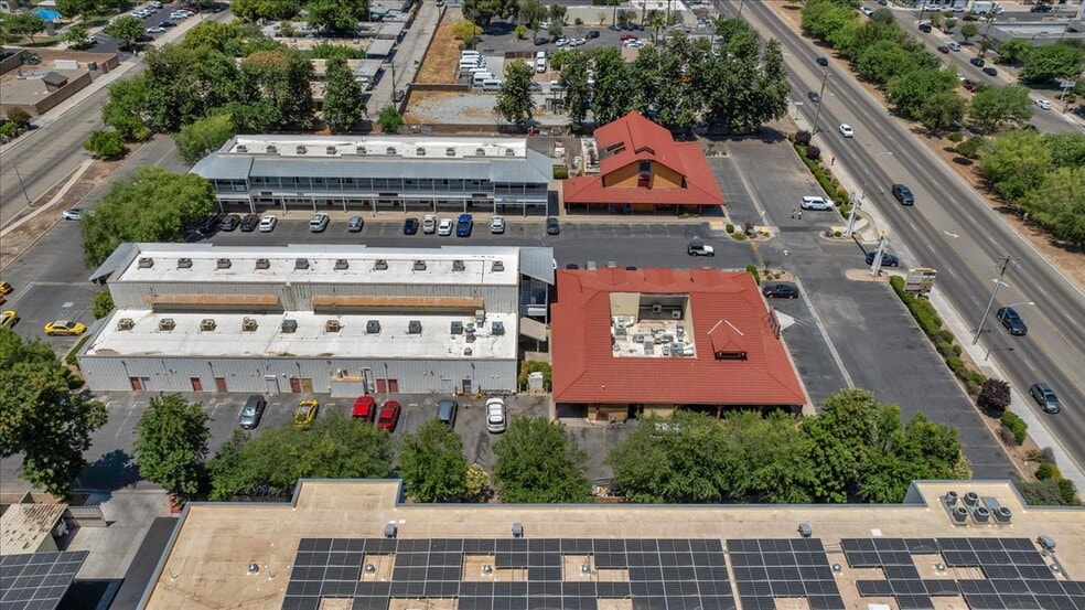 1450 Clovis Ave, Clovis, CA for lease - Building Photo - Image 3 of 26