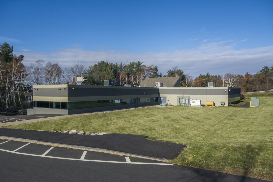 4 Technology Dr, Londonderry, NH for sale - Building Photo - Image 1 of 1