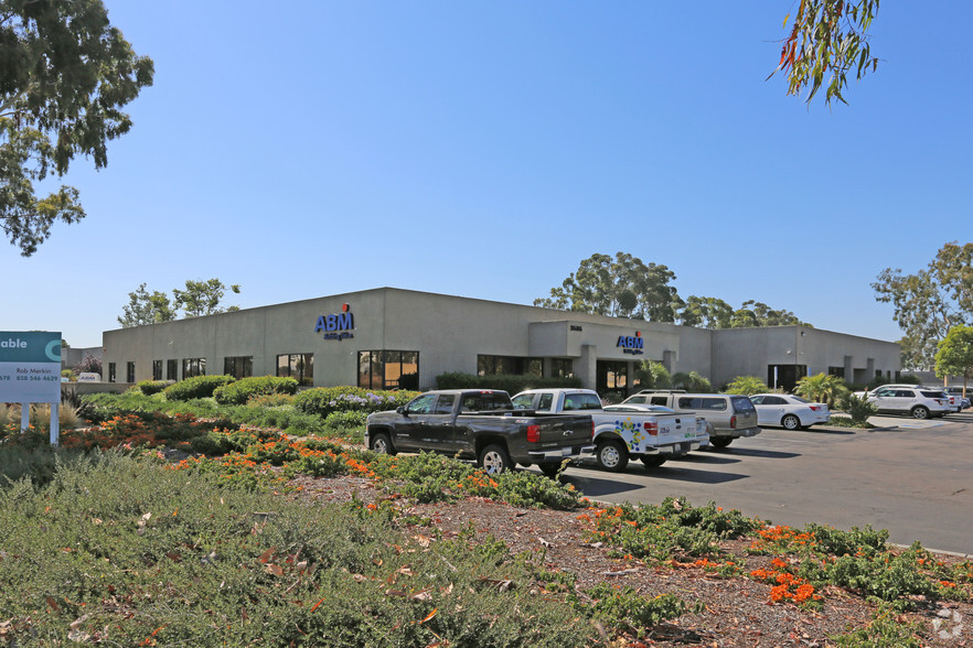 3585 Corporate Ct, San Diego, CA for lease - Primary Photo - Image 1 of 5