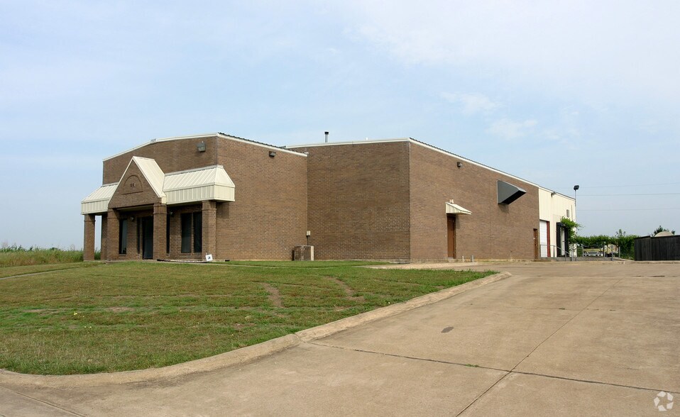 1027 Cedar Valley Dr, Lancaster, TX 75134