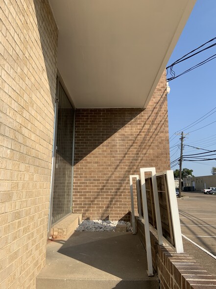 2535 Farrington St, Dallas, TX for lease - Building Photo - Image 3 of 4