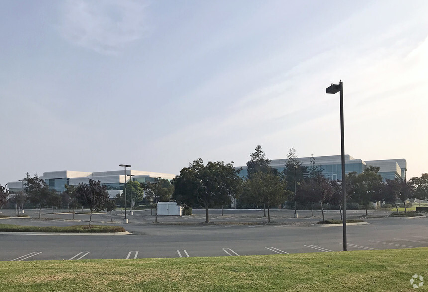 900 McCarthy Blvd, Milpitas, CA for sale - Primary Photo - Image 1 of 1