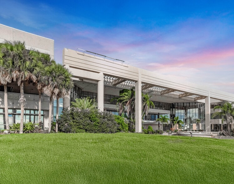 555 Lake Border Dr, Apopka, FL for sale - Building Photo - Image 1 of 28