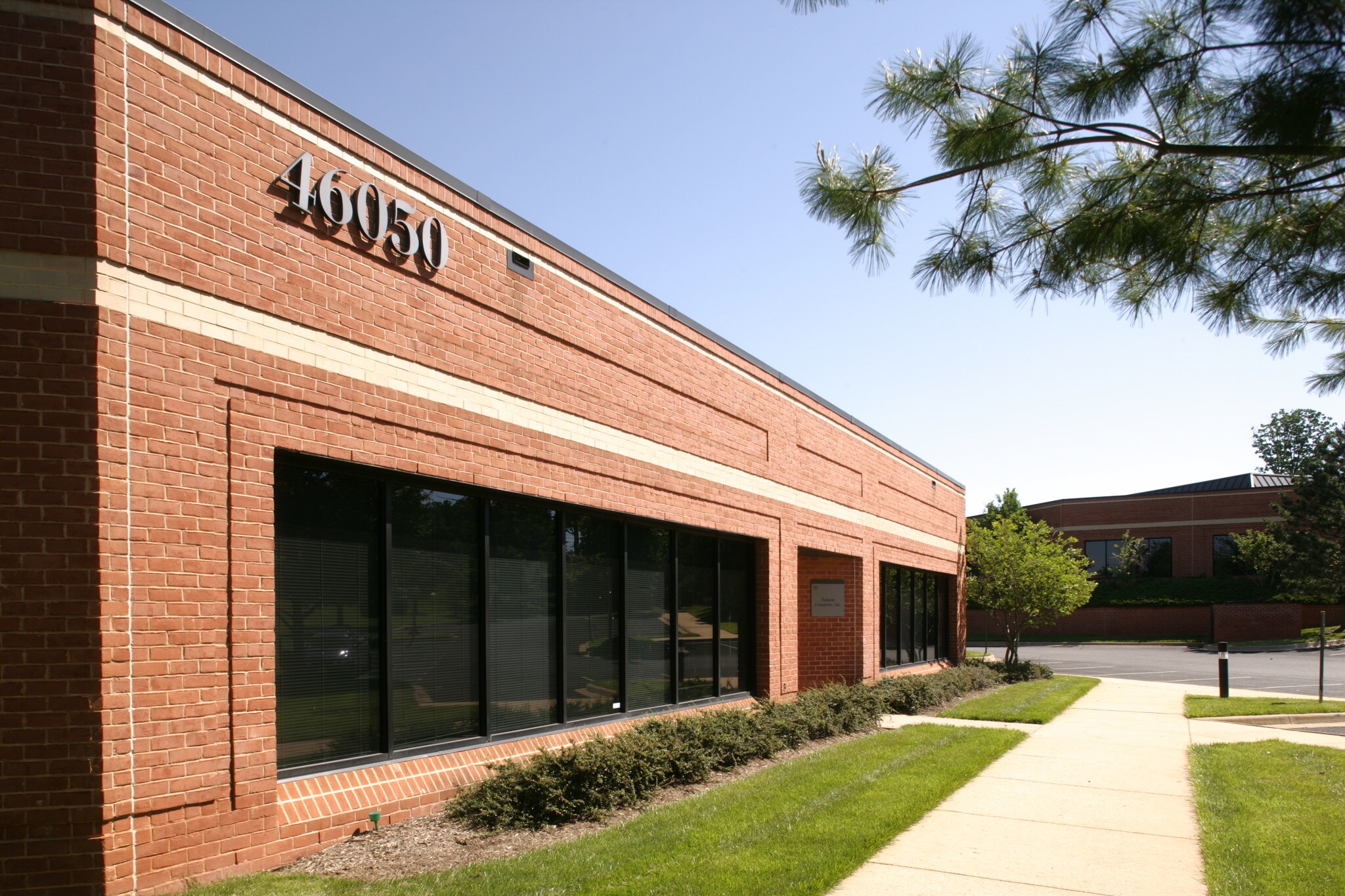 46050 Manekin Plz, Dulles, VA for lease Building Photo- Image 1 of 6