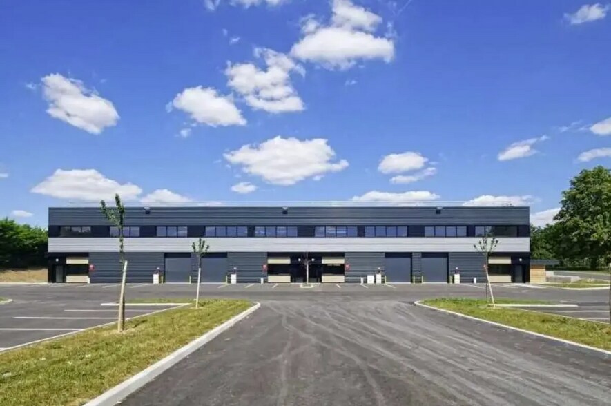 Flex in Aulnay-sous-Bois for lease - Primary Photo - Image 1 of 1