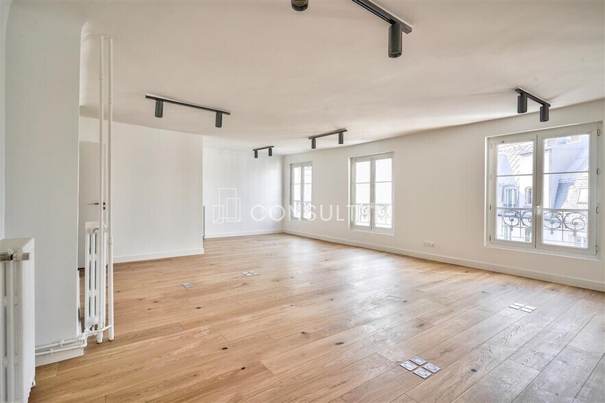 Office in Paris for lease - Building Photo - Image 3 of 9