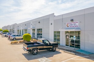 616-642 E Centre Park Blvd, DeSoto TX - Warehouse