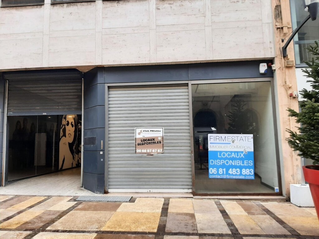 Location Commerce 127 m² à 369 m² - Photo 1