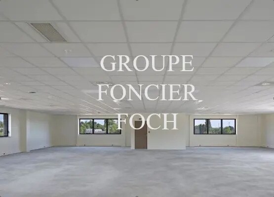 Flex in Dardilly for lease - Interior Photo - Image 3 of 4