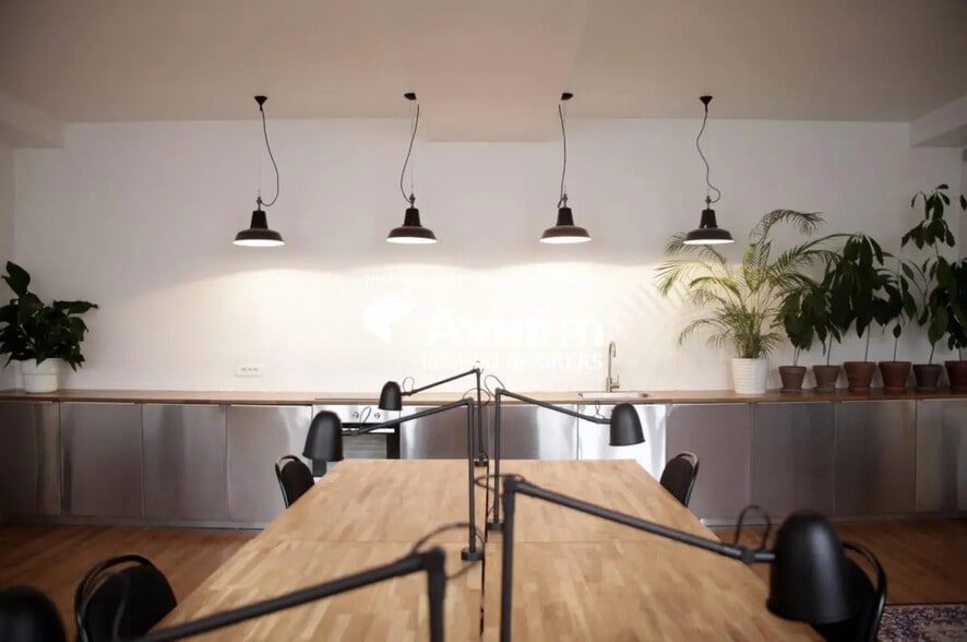 Office in Paris for lease - Interior Photo - Image 2 of 8